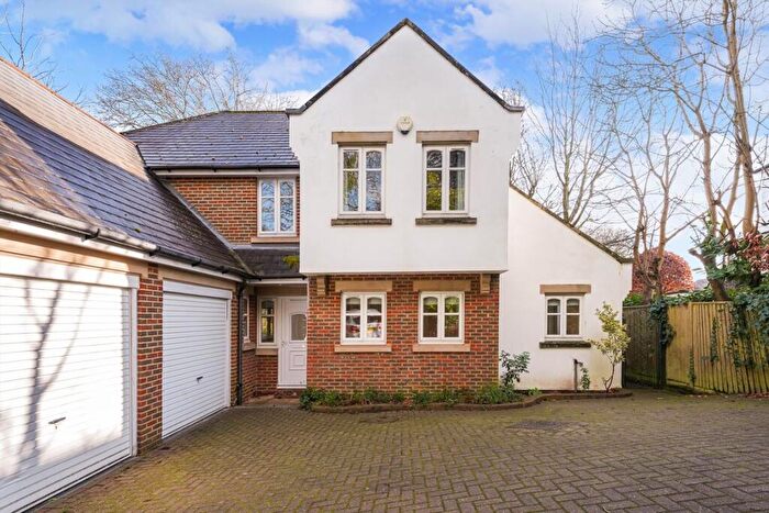 5 Bedroom Detached House To Rent In Hanger Hill, Weybridge, KT13