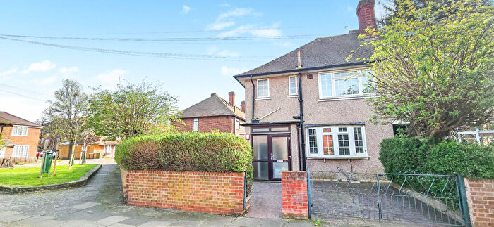 3 Bedroom End Of Terrace House To Rent In Canning Town, London, E16