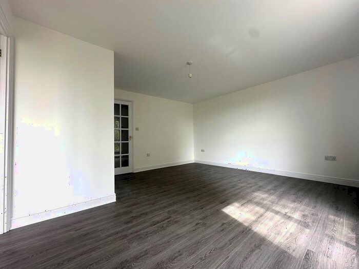 2 Bedroom Flat To Rent In Richard Hillary Close, Ashford, TN24