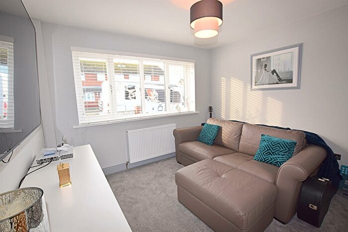 2 Bedroom Detached Bungalow For Sale In Chestnut Road, Waltham, DN37
