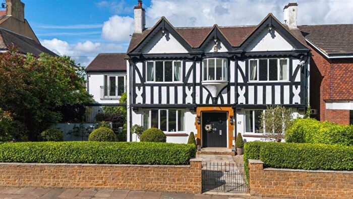5 Bedroom Detached House For Sale In Park Avenue South, Northampton, NN3