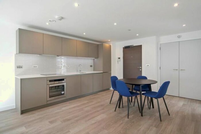 4 Bedroom Flat To Rent In Russell Hill, Purley, Surrey, CR8