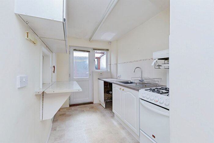 3 Bedroom Terraced House For Sale In Milnroy Road, Leicester, LE5