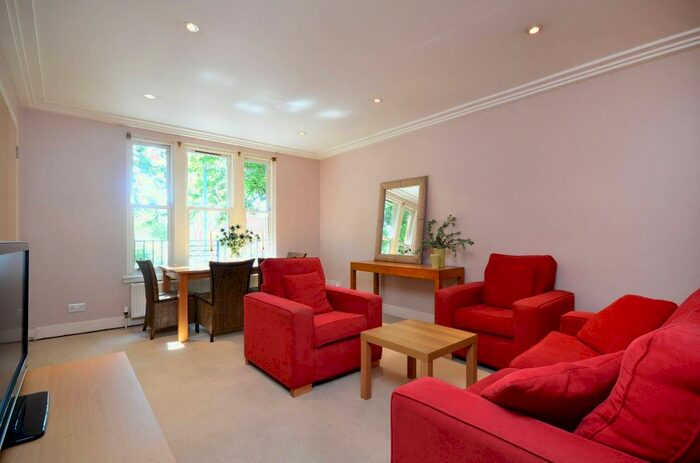 2 Bedroom Flat To Rent In Chiswick High Road, Turnham Green, London, W4