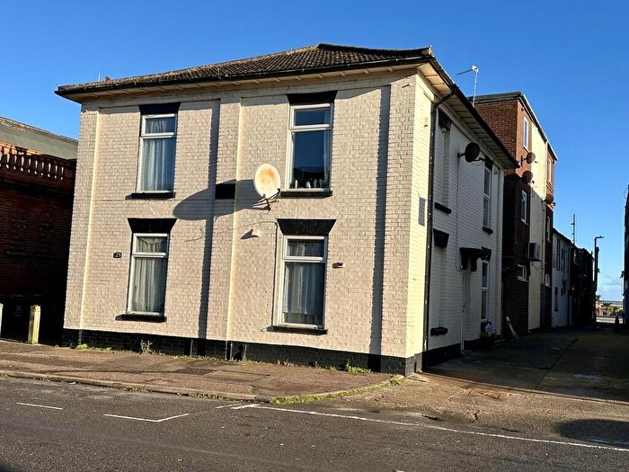 3 Bedroom Semi-Detached House For Sale In Apsley Road, Great Yarmouth, NR30