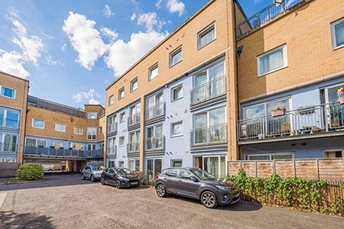2 Bedroom Flat To Rent In Wooldridge Close, Feltham, TW14