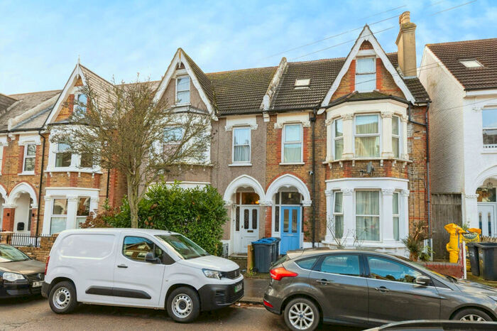 2 Bedroom Apartment To Rent In Oliver Avenue, London, SE25