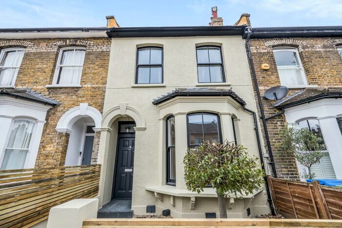 4 Bedroom Terraced House To Rent In Hindmans Road London, SE22