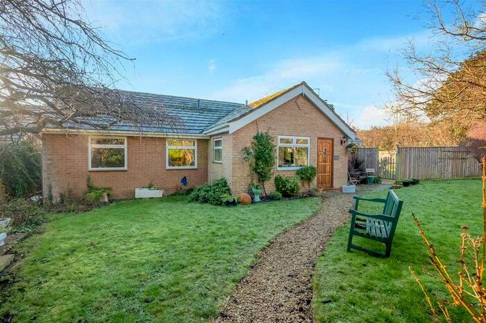 3 Bedroom Detached Bungalow For Sale In High Street, Lower Brailes, Banbury, OX15