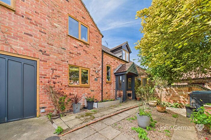 5 Bedroom Link Detached House For Sale In Old Farm Court, Barton-in-fabis, NG11