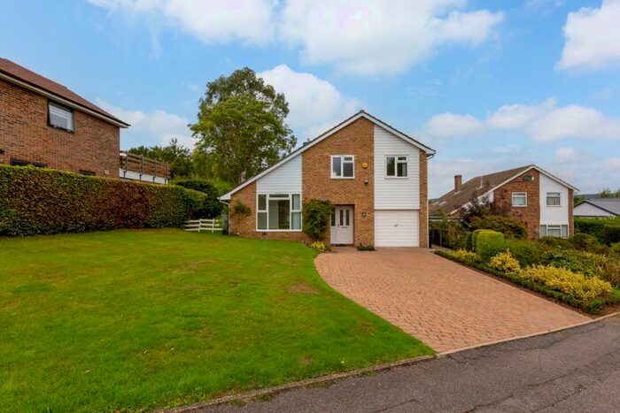 3 Bedroom Detached House To Rent In Chipstead Park, Riverhead, TN13