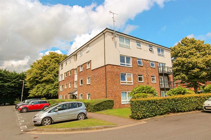 2 Bedroom Flat To Rent In Tedder Close, Uxbridge, UB10
