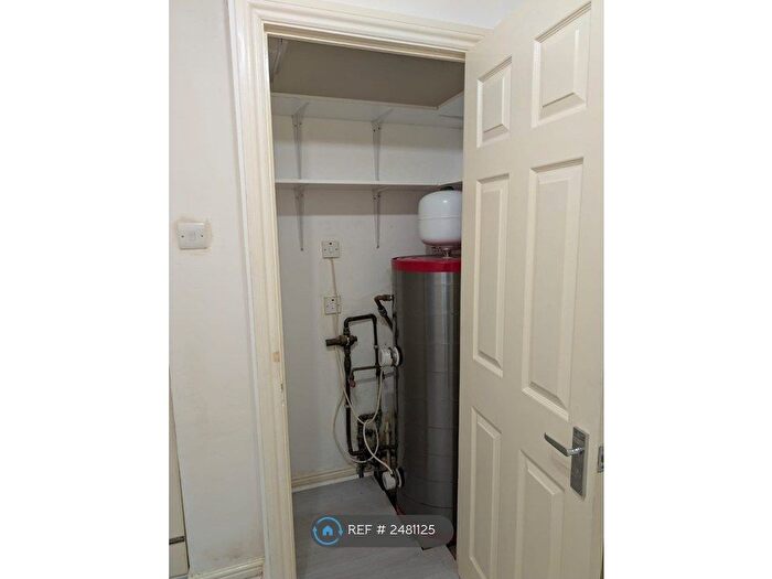 2 Bedroom Flat To Rent In Chandlers Drive, Erith, DA8