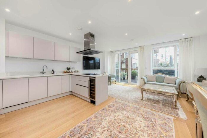 4 Bedroom Duplex To Rent In Guildford House, Tollgate Gardens, Kilburn, London, NW6