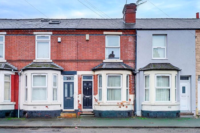 3 Bedroom Terraced House For Sale In Grimston Road, Nottingham, NG7