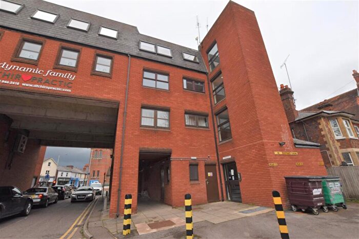 1 Bedroom Flat To Rent In Gosbrook Road, RG4