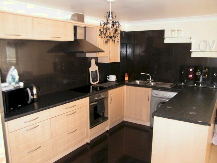 2 Bedroom Apartment To Rent In Argent Court, Argent Street, Grays, RM17