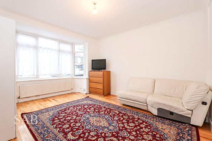2 Bedroom Flat To Rent In Princes Avenue, Greenford, UB6