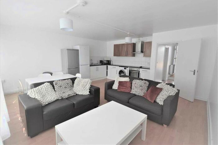 4 Bedroom Flat To Rent In Chiswick Terrace, London, Chiswick, W4