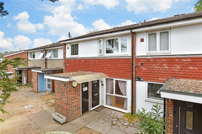 2 Bedroom Maisonette For Sale In Timberhill, Ashtead, Surrey, KT21