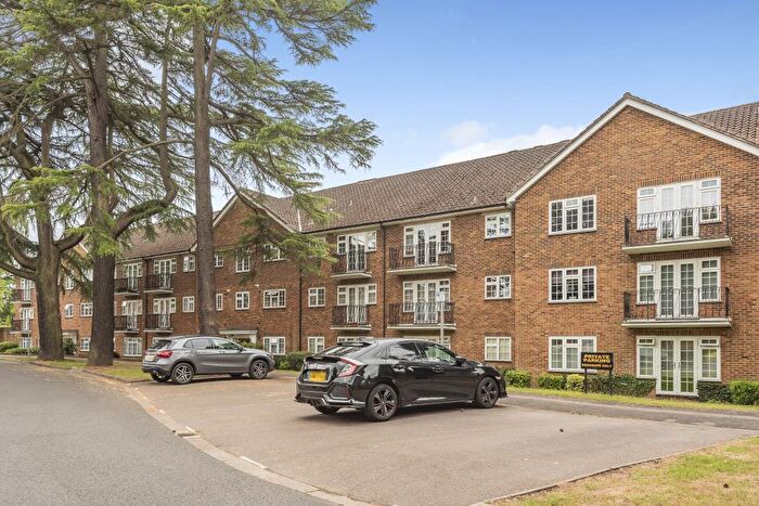 2 Bedroom Apartment To Rent In Myrtleside Close, Northwood, HA6