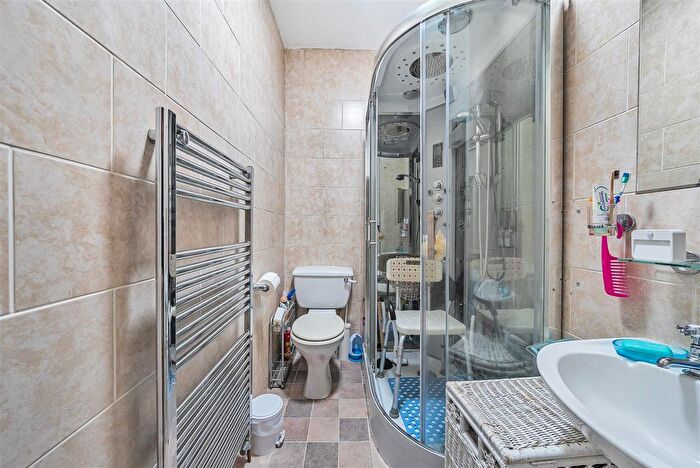 2 Bedroom Flat For Sale In Stanley Road, Carshalton, SM5