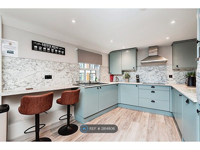 2 Bedroom Flat To Rent In High Street, Cheltenham, GL50