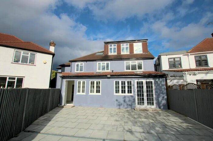 3 Bedroom Flat To Rent In Park Avenue North, London, NW10