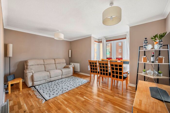 2 Bedroom Flat To Rent In Monmouth Grove, Brentford, TW8