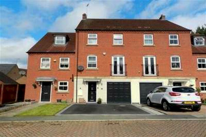 4 Bedroom Town House To Rent In Hornbeam Way, Kirkby-in-ashfield, NG17