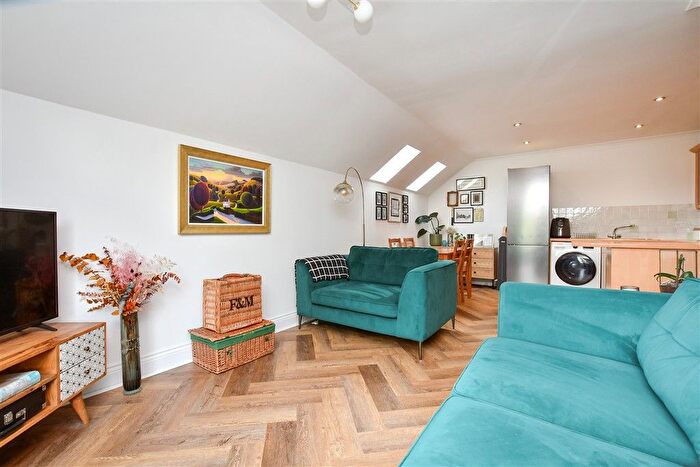2 Bedroom Flat For Sale In Rose Hill, Sutton, Surrey, SM1
