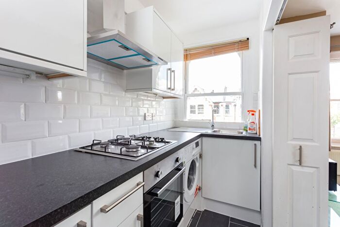 2 Bedroom Flat To Rent In Oakhurst Grove, London, SE22