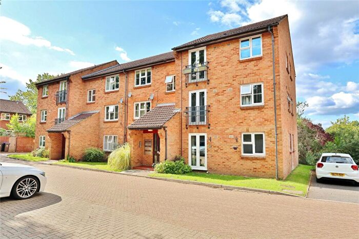 2 Bedroom Apartment For Sale In Azalea Court, Woking, Surrey, GU22