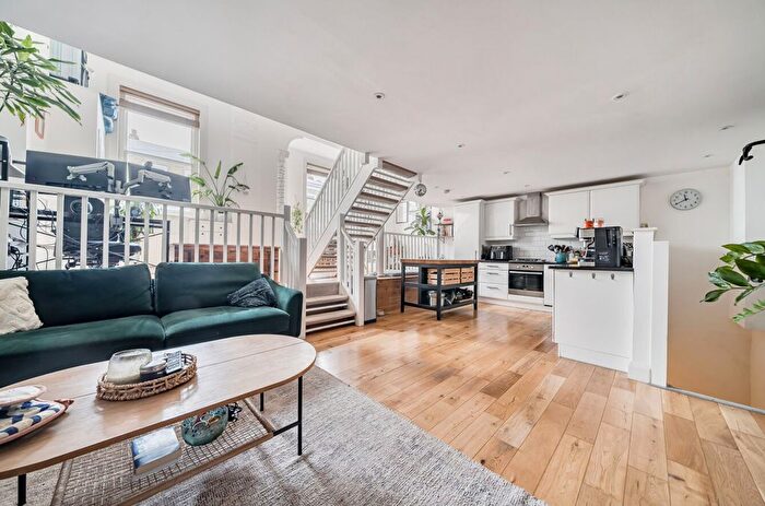 2 Bedroom Flat For Sale In Loughborough Road, London, SW9