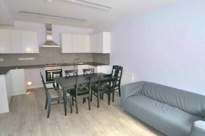 6 Bedroom Flat To Rent In Northcourt Avenue, Reading, RG2