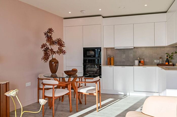 2 Bedroom Flat To Rent In Montfichet Road, Stratford, London, E20