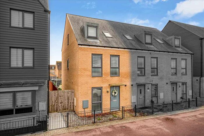 3 Bedroom End Of Terrace House For Sale In Fen Street, Brooklands, Milton Keynes, MK10