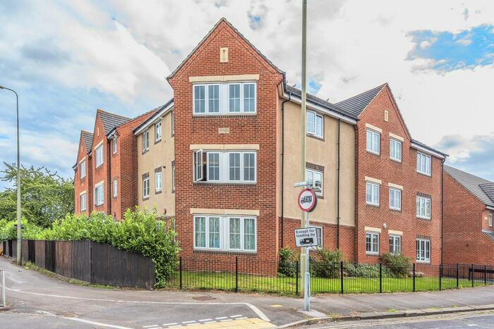 2 Bedroom Apartment To Rent In Priory Court, North Oxford, OX2