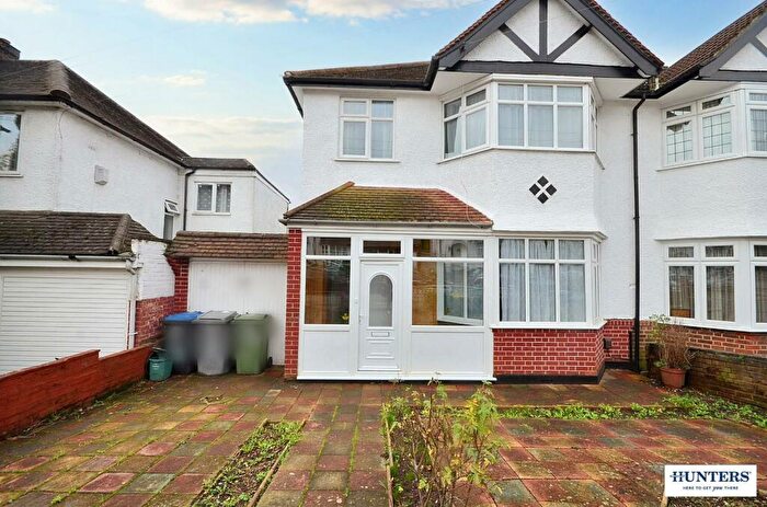 3 Bedroom Semi-Detached House To Rent In Kingsmere Park, Kingsbury, London, NW9
