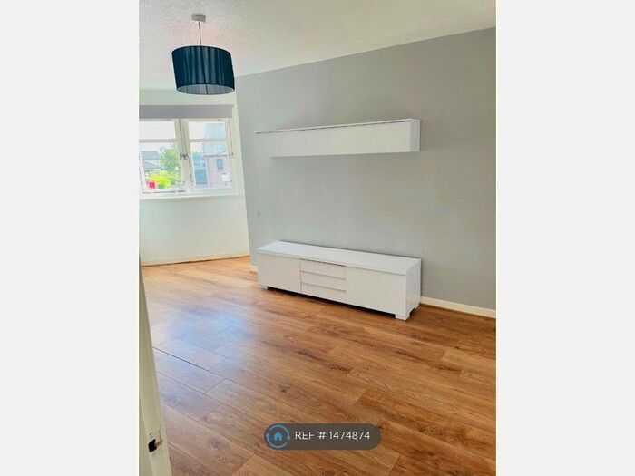 2 Bedroom Flat To Rent In Wellhead Court, Lanark, ML11