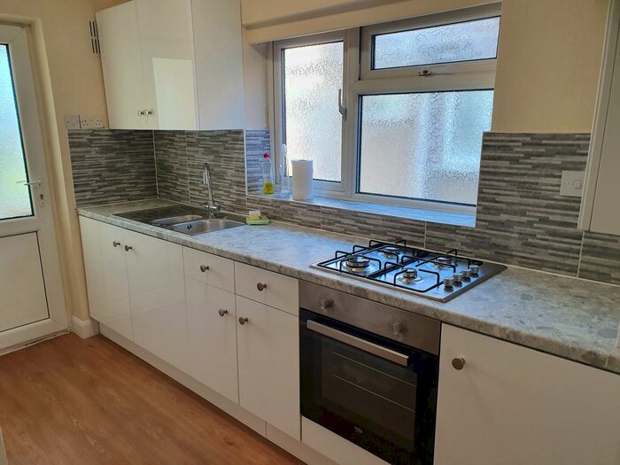 2 Bedroom Maisonette To Rent In Honeypot Lane, Kingsbury, NW9