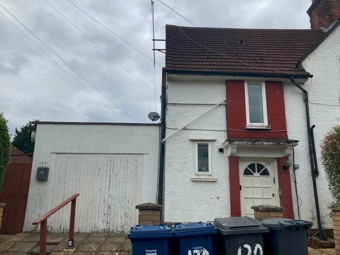 Studio To Rent In Park Road, London, NW4