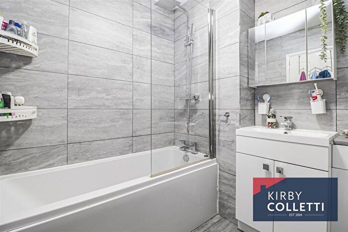 2 Bedroom Flat For Sale In Hertford Road, Hoddesdon, EN11