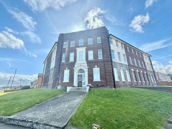 2 Bedroom Flat To Rent In Goodwin Court, Palm Bay Avenue, Margate, CT9