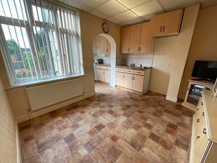 2 Bedroom Maisonette For Sale In Suttons Avenue, Hornchurch, Essex, RM12