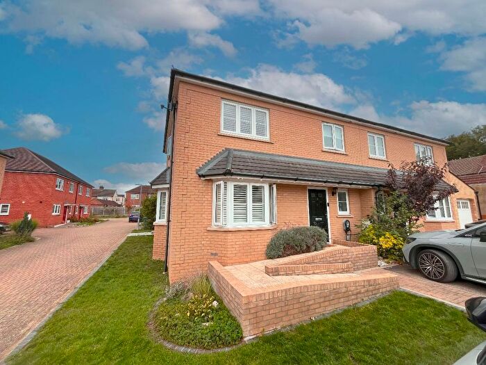 3 Bedroom Semi-Detached House For Sale In Reginald Road, Romford, RM3