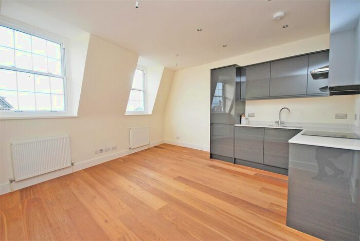 1 Bedroom Flat To Rent In King Street Parade, King Street, Twickenham, TW1