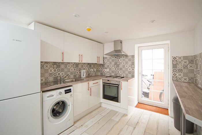2 Bedroom Flat To Rent In Cheltenham Road, Stokes Croft, Bristol, BS6