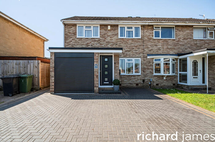 3 Bedroom Semi Detached House For Sale In Seaton Close, Haydon Wick, Swindon, SN25
