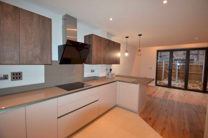 3 Bedroom Town House To Rent In Burton Road, Manchester, M20